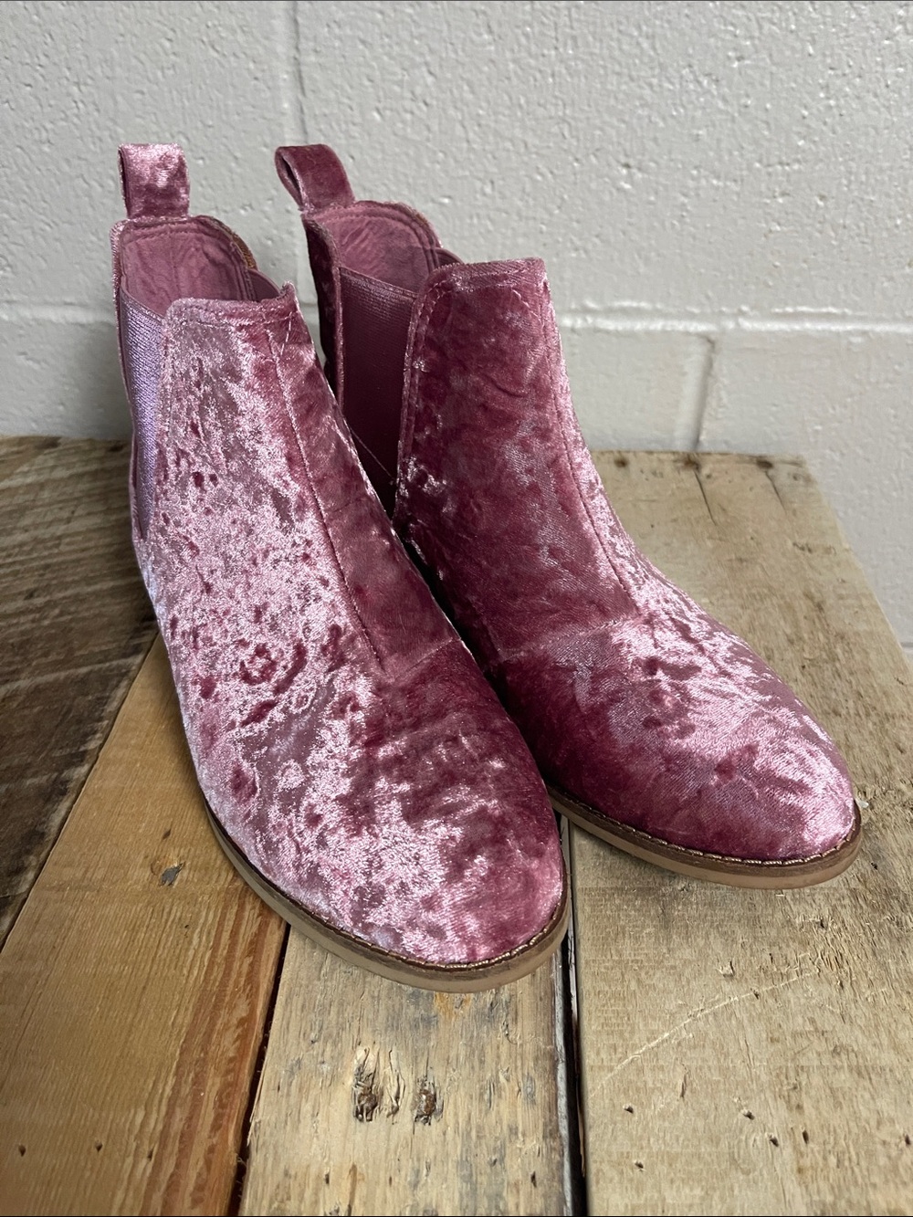 Toms Velvet Chelsea Booties in Mauve Pink